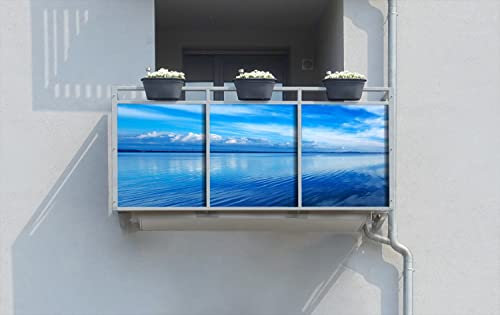 Wallario Balkonverkleidung, Sichtschutz, Windschutz, Meterware nach Maß mit vormontierten Ösen - Motiv Blaue Meeresbucht in Italien mit Spiegelung im Wasser (Grundpreis: 29,95Eur/m)
