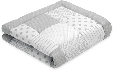 emma & noah Krabbeldecke Baby, 140x140 cm, Groß und Gepolstert, Bio-Baumwolle, Oeko-TEX Zertifiziert, Babydecke, Weiche Spieldecke & Laufgittereinlage für Jungen & Mädchen (Patchwork Essential Grau)