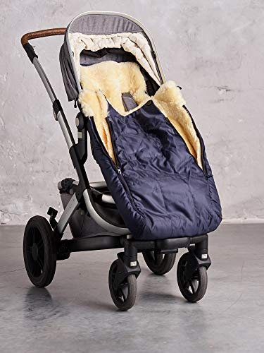 Naturally Sheepskins Lammfell Fußsack für den Kinderwagen, wetterfest, universelle Größe, atmungsaktiv, temperaturregulierend, Lammfellauflage, Kinderwageneinlage (Marine-Blau)