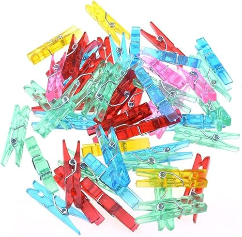 Norhogo Lot de 100 mini pinces à linge en plastique avec plume pour lingettes et photos Décoration de fête d'art et d'artisanat 4,5 cm (couleur transparente)