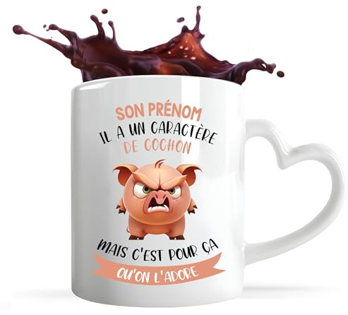 Planetee Mug prénom personnalisable - Tasse personnalisée humour fun idée cadeau collègue surnom métier (Mug Anse Cœur, Masculin, Caractère de Cochon)