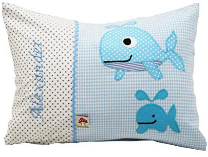 Glückspilz Namenskissen Babykissen I Wal Fisch I Blau I mit Namen personalisiert I Geschenk zu Geburt, Taufe oder Geburtstag I Verschiedene Größen (25 x 35 cm)
