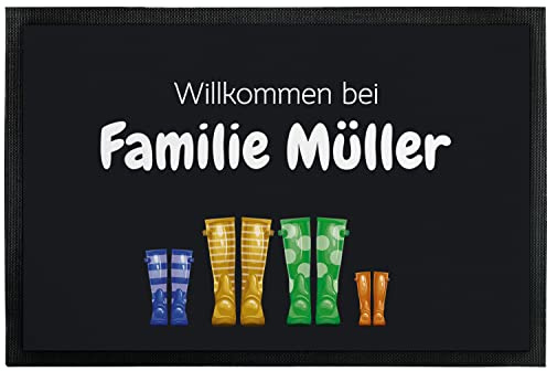 Bedruckte Fußmatte „Willkommen bei“ personalisiert mit Familien Namen und bis zu 6 Stiefeln - für Innen & Außen – selbst gestalten - individuelles Geschenk Weihnachten, Geburtstag (90 x 60 cm)