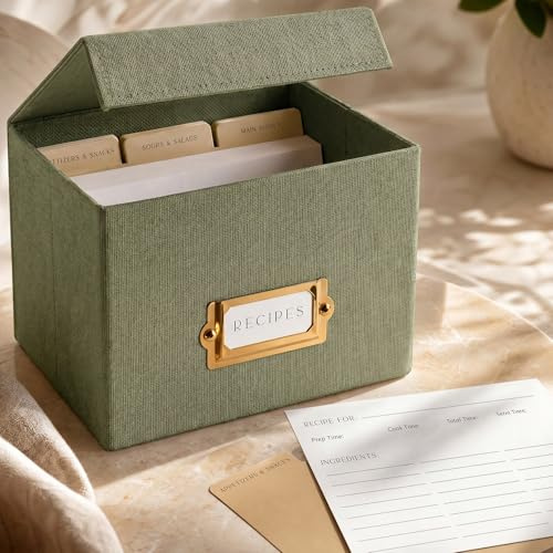 ZICOTO Schöne Rezeptbox aus Leinen – passend für 10,2 x 15,2 cm Rezeptkarten, um bis zu 250 Rezepte leicht zu organisieren – ein stabiler Kartenhalter und tolles Geschenk, das perfekt in jede Küche