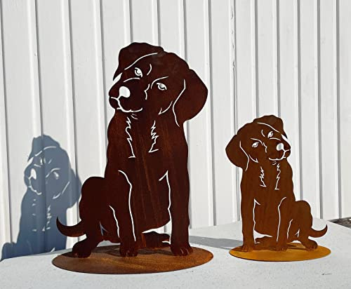 Gartenfigur Hund sitzend klein 35x25cm auf Platte Edelrost Gartendeko Wetterfest Rost Metall Rostfigur Welpe Hunde Tier von Steinfigurenwelt