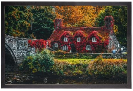 Fabulous Paillasson Maison Vintage Couverte de Lierre Rouge Devant Riviere - Dimensions: 60x40cm