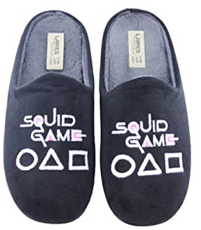 LARES Zapatillas Casa para Hombre y Niño Color: Negro Talla: 38 - Dibujo Juego del Calamar, SQUID GAME Suela de goma y forrada con pelito. Fabricadas en España.
