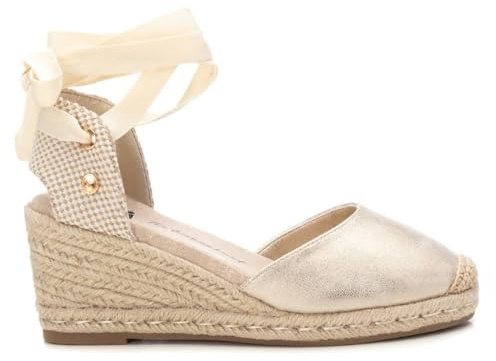 XTI - Sandalias con Cuña Mujer Oro - Calzado Cómodo y Versátil - Moda casual - Modelo 14384108 (Talla 37)