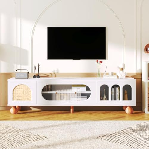 Meuble TV, table TV avec portes en rotin, meuble de rangement avec portes coulissantes en verre, trois espaces ouverts en arc de cercle, armoire basse avec poignées dorées et pieds en bois massif