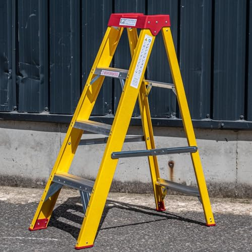 Trade Master Pro® Fibreglass Swingback Step Ladder | Electricians Ladder | Non Conductive up to 30,000V | Non-Slip Feet | Painting & Decorating | EN131 Pro Certified | 1.09m Height | 4 Steps