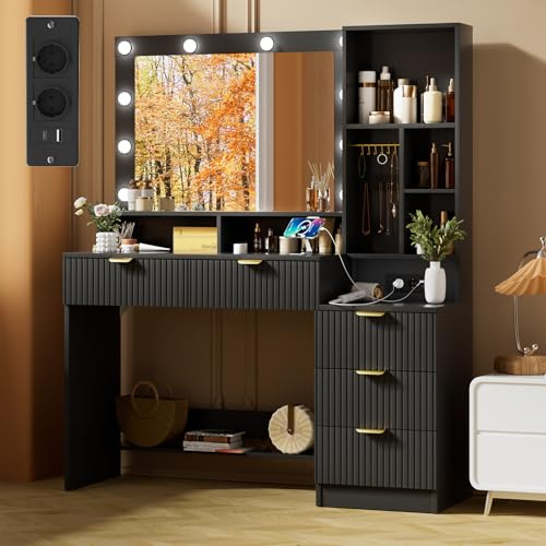 TRIUMPHKEY Schminktisch mit Spiegel und Licht mit LED-Beleuchtung, mit Steckdosen (AC,USB&Type-C), 5 Schubladen 7 offene Stauräume mit Schmuckhaken, Make Up Tisch modern, 149x114x40cm Mattes JetBlack