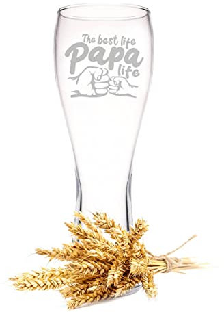 Leonardo Weizenglas mit Gravur - The best life Papa life - Geschenke für Papa zum Vatertag - Witziges Geschenk für Bierkenner Bier Liebhaber - Geschenkidee für Ihn Männer zum Geburtstag - 500 ml