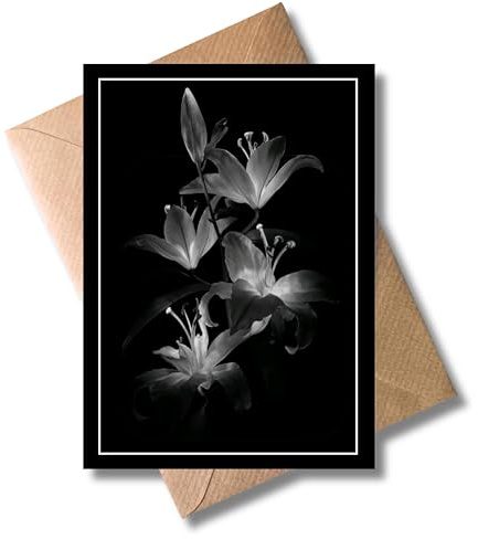 WBdesignz Trauerkarte Dein Lächeln Lilienmotiv mit Umschlag – Kondolenzkarte für Anteilnahme, Mitgefühl, Erinnerung und Trost (DIN A6, Dein Lächeln)