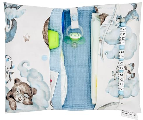 Generisch Frau Else Personalisierte Windeltasche mit Name und Datum für Unterwegs, Bärchen-Design mit Waffelpiquet in Hellblau, Große Wickeltasche für bis zu 4 Windeln + Feuchttücher, Wickelorganiser