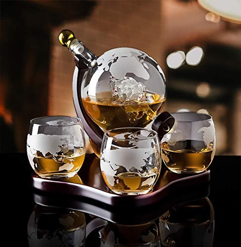Atractivo Home Bar Decor Juego de 5 decantadores para whisky/vino Globe Botella grabada mundial con 4 tazas de vidrio premium en atractivo soporte de madera de caoba.