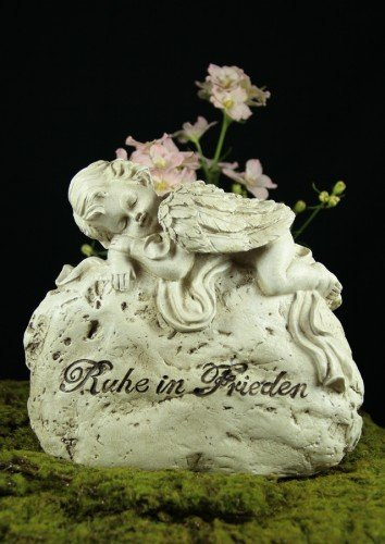friedhofskerze.de Grabengel auf Stein liegend Ruhe in Frieden
