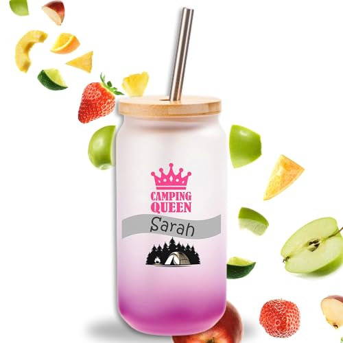Crealuxe Trinkglas mit Bambusdeckel & Edelstahl-Strohhalm – 520 ml – Camping Queen Wunschname - Glas mit Farbverlauf – Geschenkidee – Smoothie, Cocktail, Eistee Glas Lila