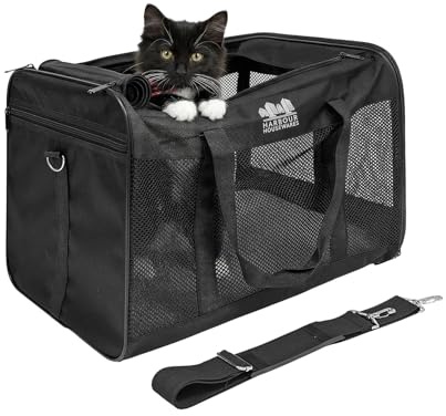Harbour Housewares Foldable Cat Carrier Bag - Small | Soft Portable Pet Travel Carrier with Shoulder Strap & Fleece Mat, suitable for Cats & Small Dogs