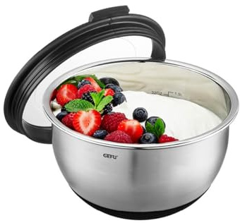 GEFU Edelstahlschüssel MUOVO - Rührschüssel mit Deckel & Silikonboden, 2,5l | Vielseitige Salatschüssel mit Messskala, 20 cm Durchmesser, rutschfest, luftdicht & spülmaschinengeeignet für die Küche