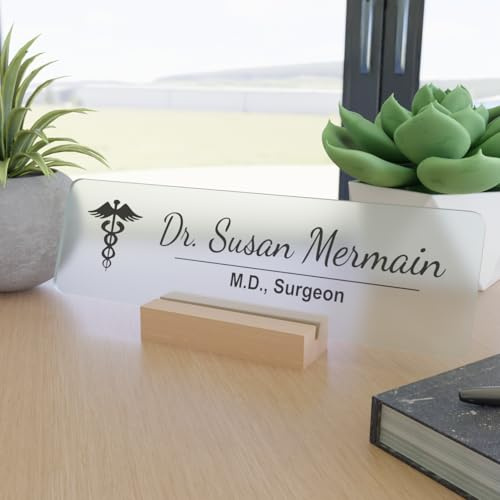 OOCLAS Placa de identificación personalizada para médicos, acrílico mate, con soporte de madera, placa de nombre personalizada para médicos, clínicas y oficinas, letrero de mesa premium, tamaño 9 x 3