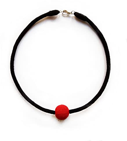 collana contemporanea geometrica minimalista all'uncinetto
