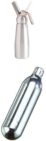 Mastrad – Lot Siphon 0,5L + Cartouches N2O – Préparez Mousses, Chantilly, Sauces & Espumas – Structure Aluminium Anodisé + Cartouches Alimentaires N2O – Accessoires Inclus – Conforme Norme AFNOR