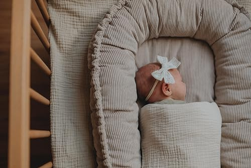 Baby Nest mit Bio-Baumwolle für Neugeborene: Kokon/Schlafnest in natürlichen, neutralen Tönen in Beige