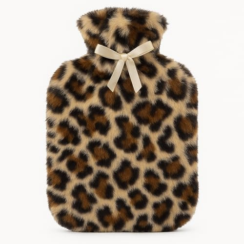 MIJOMA Wärmflasche 1,7L mit flauschigem Plüschbezug Leopard Muster - weiche Wärmflasche mit Bommeln - ideal bei Schmerzen & Kälte - Bezug abnehmbar & waschbar