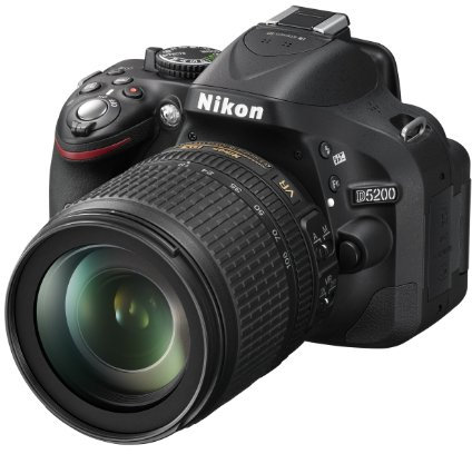 Nikon D5200 Fotocamera Reflex Digitale con Obiettivo Nikkor 18/105VR, 24.1 Megapixel, LCD HD 3 Pollici Regolabile, SD 8GB 100x Premium Lexar, Nero [Nital card: 4 anni di garanzia]