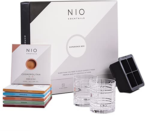NIO Cocktails - Kit Bar Grandi Classici, con 2 Bicchieri in Cristallo, Stampo per Ghiaccio e 6 Drink da 10cl già Miscelati (Negroni, Cosmopolitan, Margarita, Manhattan, Daiquiri, Old Fashioned), 50cl