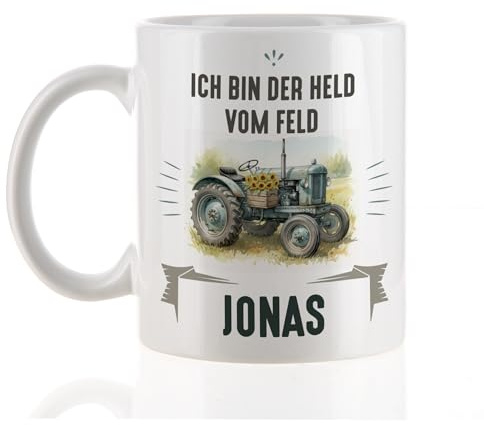 Herz & Heim® Personalisierte Tasse mit Oldtimer Traktor – Geschenk für Traktorliebhaber & Fans alter Landmaschinen – Name & Text individuell gestaltbar – Keramikbecher 300 ml, spülmaschinengeeignet