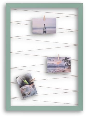 CLAMARO Fotohalter mit Fotoleine und 20 Holzklammern, Salbei, 50 x 70 cm | MDF-Rahmen 30 mm breit, vollummantelt, Juteband gespannt, Massivholz-Clips, Metallaufhänger, für Fotocollage, Postkarten