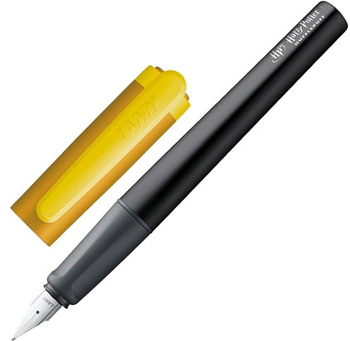 Lamy nexx Harry Potter Hufflepuff Füller – Special Edition Füllhalter mit Gravur des Hauses - Stahlfeder in Strichbreite A – leichtes Aluminiumgehäuse – inkl. Tintenpatrone T10 blau – Rechtshänder