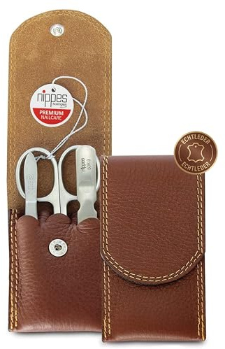 nippes Solingen Classic Premium-Maniküre Set, 3-teilig, Echtes Rindsleder-Nageletui, braun, Edelstahl nickel- & rostfrei, Nagelset, Nagelpflege Set, Maniküreset, Made in Solingen/Germany | braun, rostfrei, nickelfrei, handgefertigt, Druckknopf-Verschluss, kompakte Abmessungen 95×50×15 mm, Gewicht 67 g