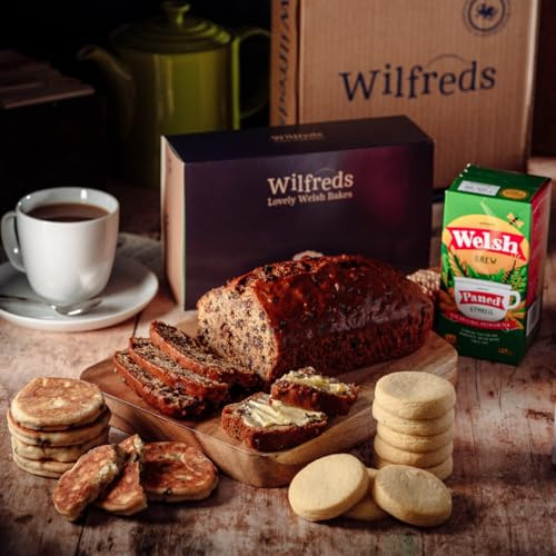 Wilfreds Welsh Gift Tea Hamper – Bara Brith Fruit Cake, Welsh Cakes, Shortbread & Tea – Afternoon Tea Hamper, Birthday Gifts, Thank You & New Home Gift (Plain Sleeves)