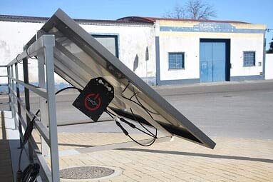 KIT Solar Autoconsumo 300W. BeON energy, sistema Plug&Play (Panel solar + Microinversor + Estructura + Cableado + Enchufe).