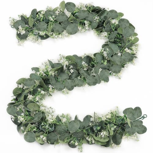 SOMYTING 2 Stück Girlande Eukalyptus Künstlich mit Weiße Blumen Silberdollar Girlande grün Künstliche Pflanze Hängepflanze Tischläufer Eukalyptus für Hintergrund Hochzeit Dekoration Tischdekoration