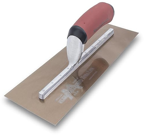 Frattazzo lisciante Marshalltown con manico curvo Durasoft in acciaio dorato, molto adatto per pavimenti e calcestruzzo, dimensioni della frattazzo: 356x127 mm