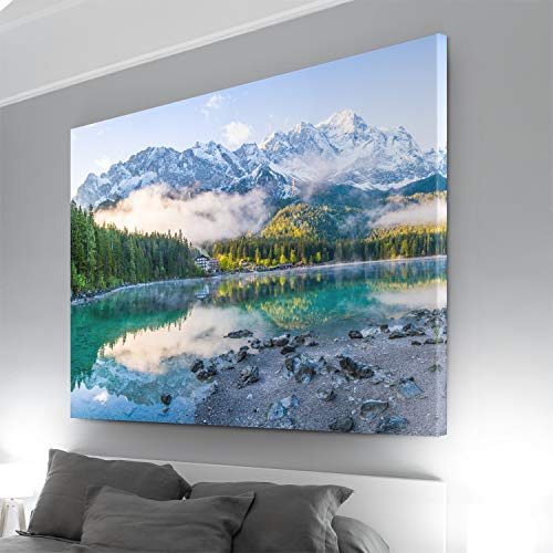 BilderKing Atemberaubendes XXL Bild auf Leinwand, 150x100cm großes Wandbild, Fotomotiv Berge - Alpen Eibsee, Zugspitze. Ideal für Wohnzimmer & Schlafzimmer. Fertig aufgespannt auf 4cm Holz-Keilrahmen