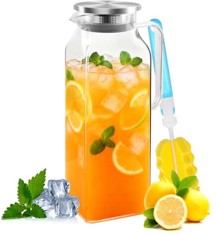 Litrue Glaskaraffe 2 Liter, Wasserkaraffe mit Deckel,Karaffe Glas für Kühlschranktür, Wasserkrug Quadratischer für Kaltes Heißes Wasser Eistee Wein Saft Tee Milch DIY Getränke (Mit Becherbürste)