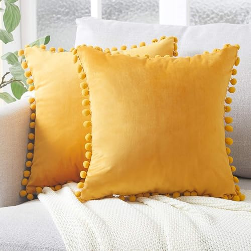Topfinel 2er Set Samt Kissen mit Pompoms Einfarbig Kissenbezüge Dekorative Kissenhülle Kopfkissen Sitzkissen Dekokissen Couchkisen für Sofa Schlafzimmer Büro Auto 50x50cm Gelb