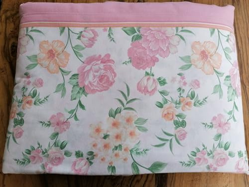 Parure de lit double en flanelle de pur coton, drap plat 240 x 280 cm. Drap housse 180 x 200 cm. 2 taies d’oreiller : 52 x 82 cm.