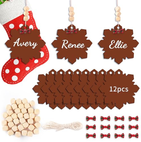 Honitra Holzschneeflocke Weihnachtsstrümpfe Name Tags, 12 Stück, Personalisierbar, Bauernhaus-Dekoration