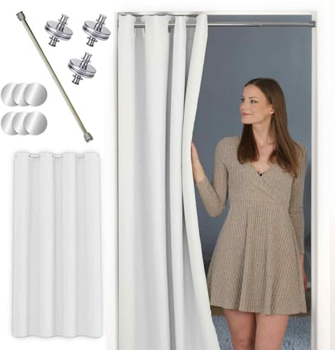 tinycurtains, Thermo Türvorhang mit Vorhangstange & Magneten zum Abdichten, einfache Montage ohne Bohren in 1 Min (210 x 150 cm weiß + Stange Silber 70–120 cm + 6 Magnete)