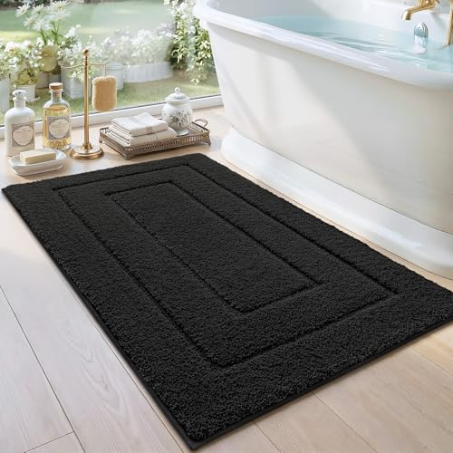 DEXI Badematte rutschfeste, weicher Mikrofaser, Schwarz, 60 x 110 cm | Super saugfähiger Badezimmerteppich, maschinenwaschbarer Badteppich, dicker Badvorleger für Dusche, Badewanne und Toilette
