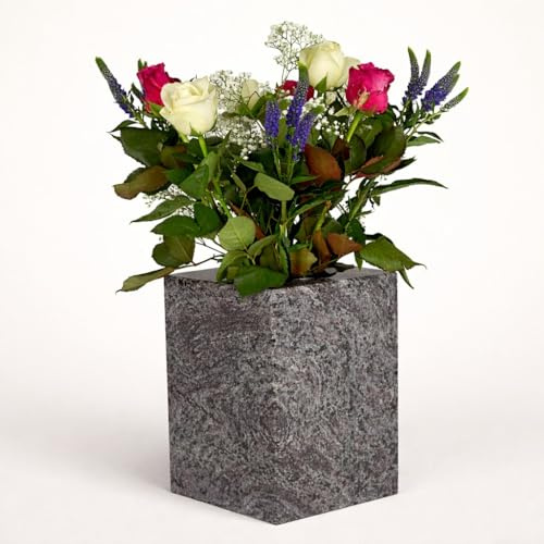 designgrab gravvas Cube-XL svensk av polerad granit – 25 × 17 cm, kubisk, högglanspolerad, väderbeständig Orion