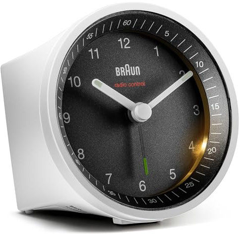 Braun Klassischer analoger Funkwecker Mitteleuropäische Zeitzone (MEZ/GMT+1) mit Schlummerfunktion und Beleuchtung, ruhigem Uhrwerk, Crescendo-Alarm in Weiß und Schwarz, Modell BC07WB-DCF