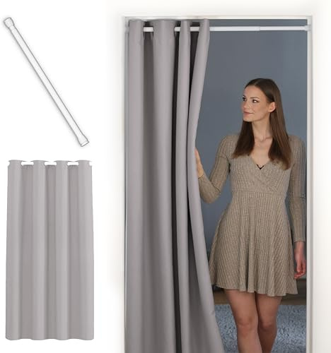 tinycurtains, Thermo Türvorhang mit Teleskopstange, einfache Montage in nur 1 Minute ohne Bohren (Türgardine hellgrau H210 x B150 cm + Stange weiß B55-90 cm)