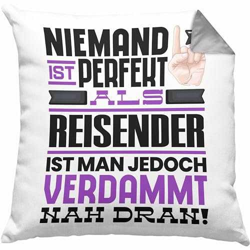 Trendation Reisender Geschenk Kissen mit Füllung 40x40 Lustige Geschenkidee für Reisender Geburtstag Niemand Ist Perfekt Aber Als Reisender Ist Man Nah Dran (Grau)