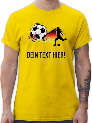 T-Shirt Herren - 2026 Fussball WM Fanartikel - Fußballer Germany Personalisiert mit Namen Deutschland - M - Gelb - fußball Shirt em Tshirt 2024 fußball. Herren-Shirt fußball-Fanartikel